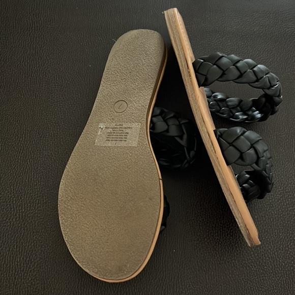 Sandals - Picture 3 of 4